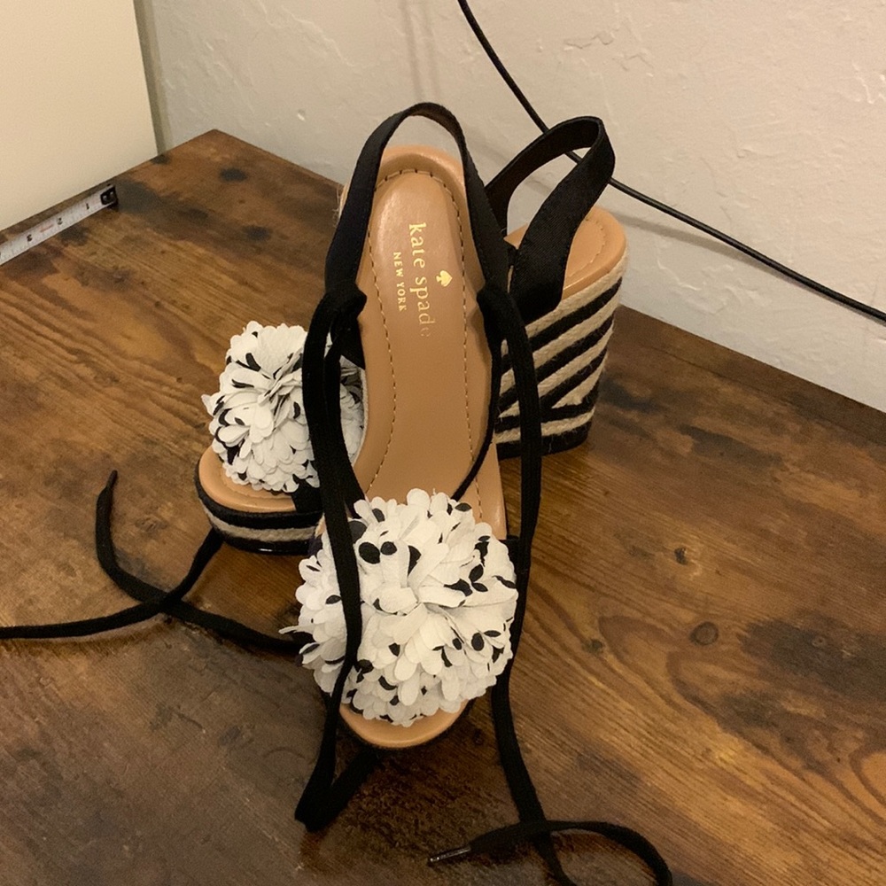 Kate Spade flower wedge sandals Size 7